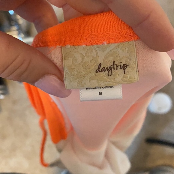 Daytrip Neón Orange Floral Embroidered Mesh Tank - Picture 13 of 14